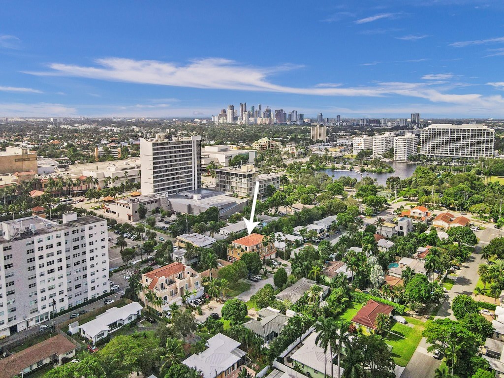 2610 NE 11th Ct 2610