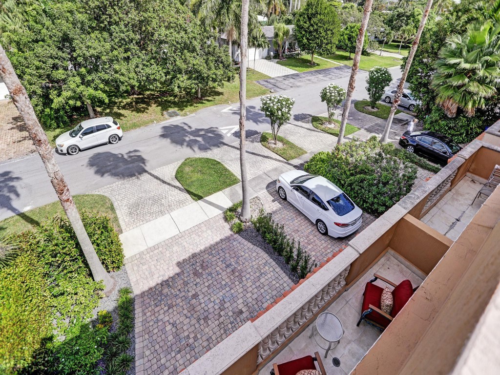 2610 NE 11th Ct 2610