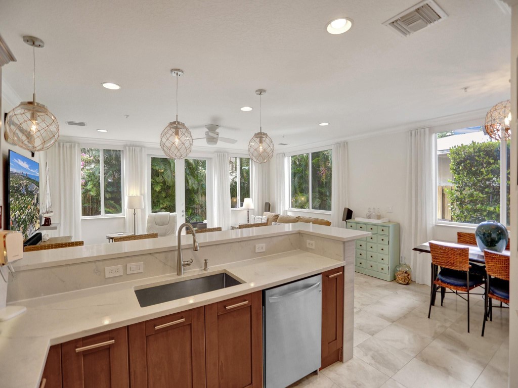 2610 NE 11th Ct 2610