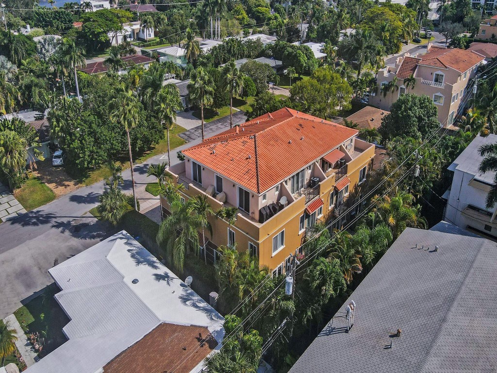 2610 NE 11th Ct 2610