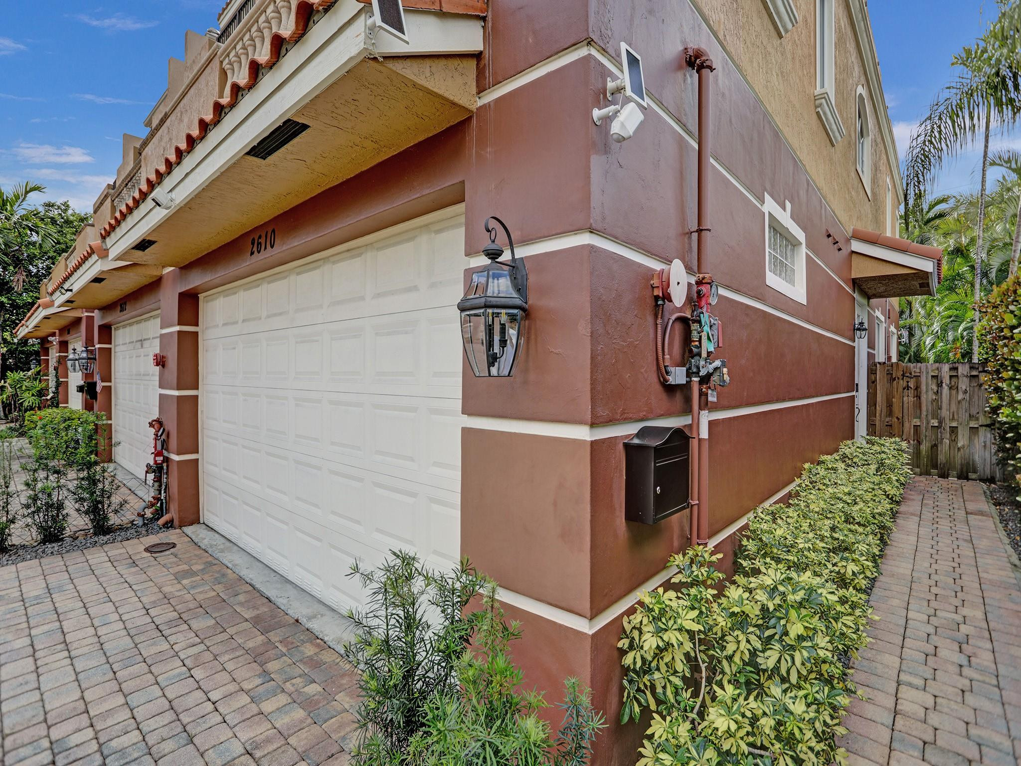 2610 NE 11th Ct 2610