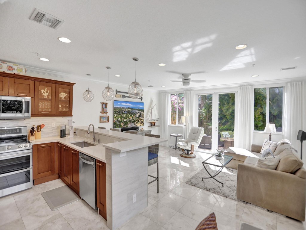 2610 NE 11th Ct 2610