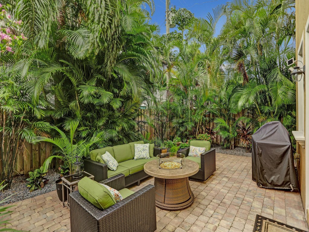 2610 NE 11th Ct 2610