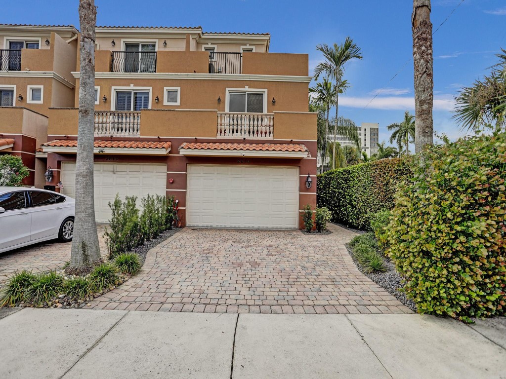 2610 NE 11th Ct 2610