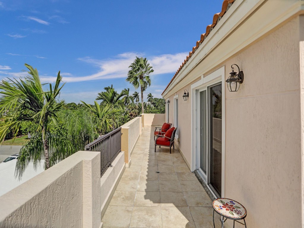 2610 NE 11th Ct 2610