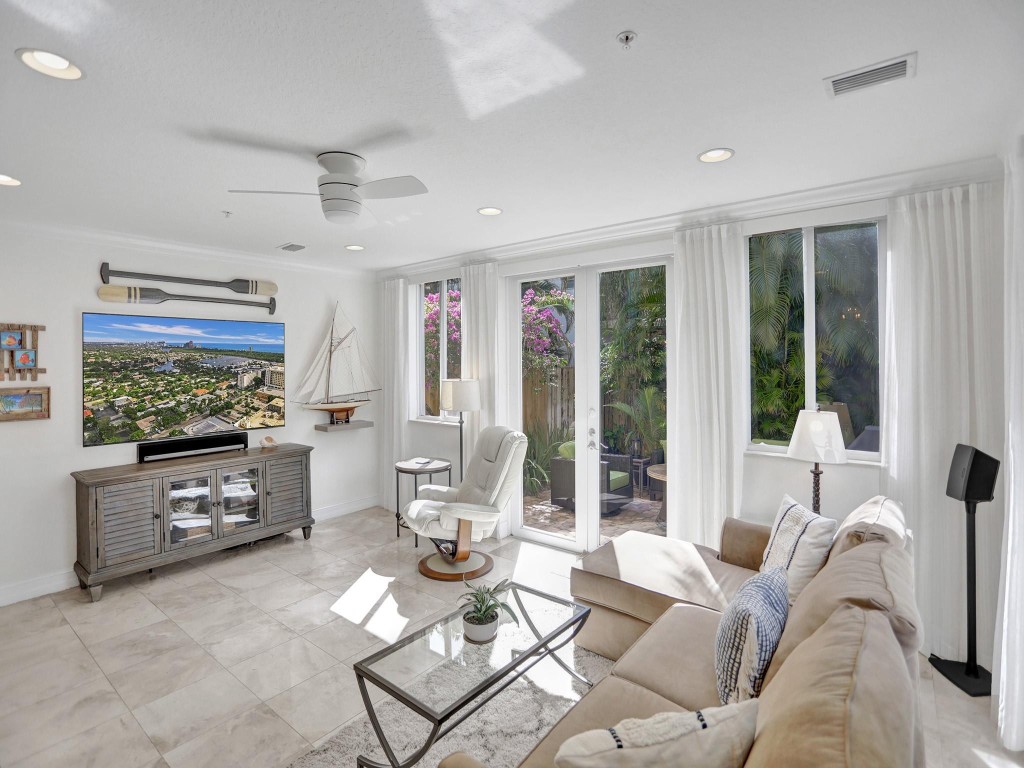 2610 NE 11th Ct 2610