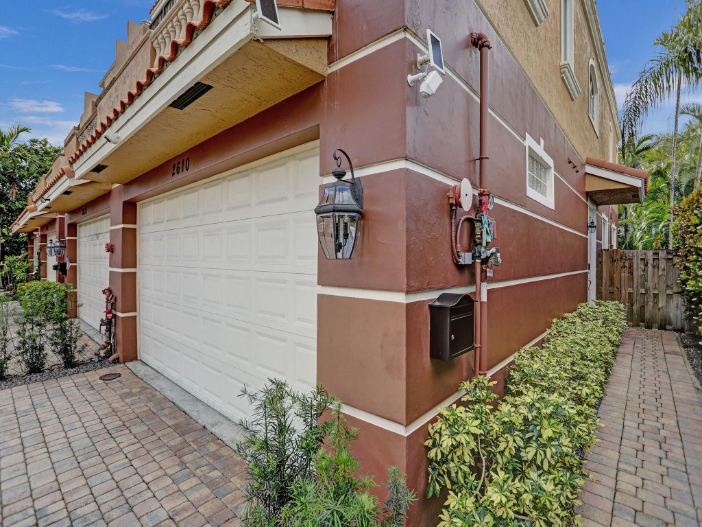 2610 NE 11th Ct 2610