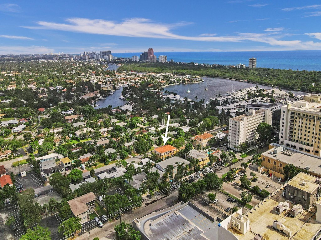 2610 NE 11th Ct 2610