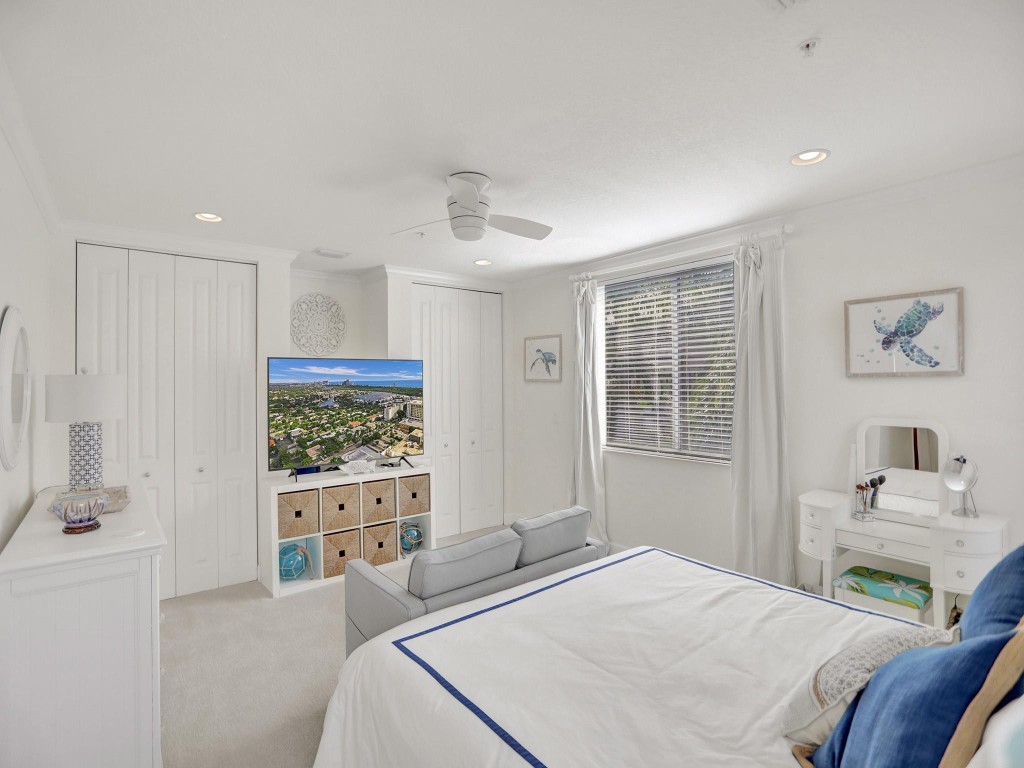 2610 NE 11th Ct 2610