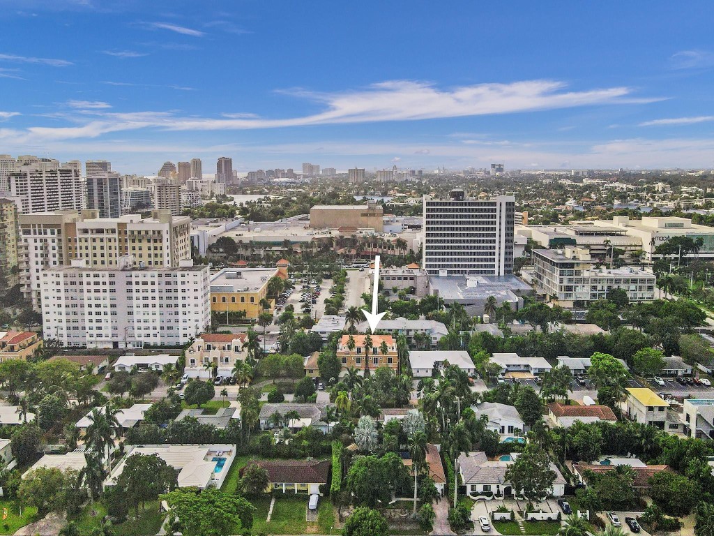 2610 NE 11th Ct 2610