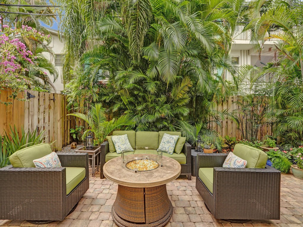 2610 NE 11th Ct 2610