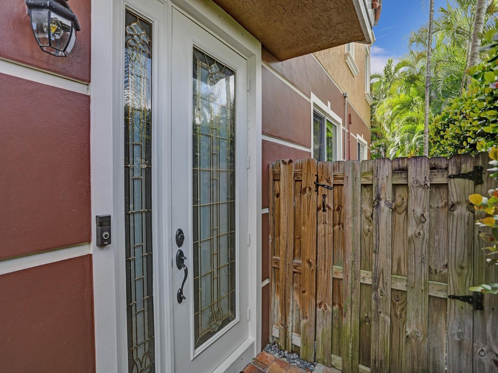 2610 NE 11th Ct 2610