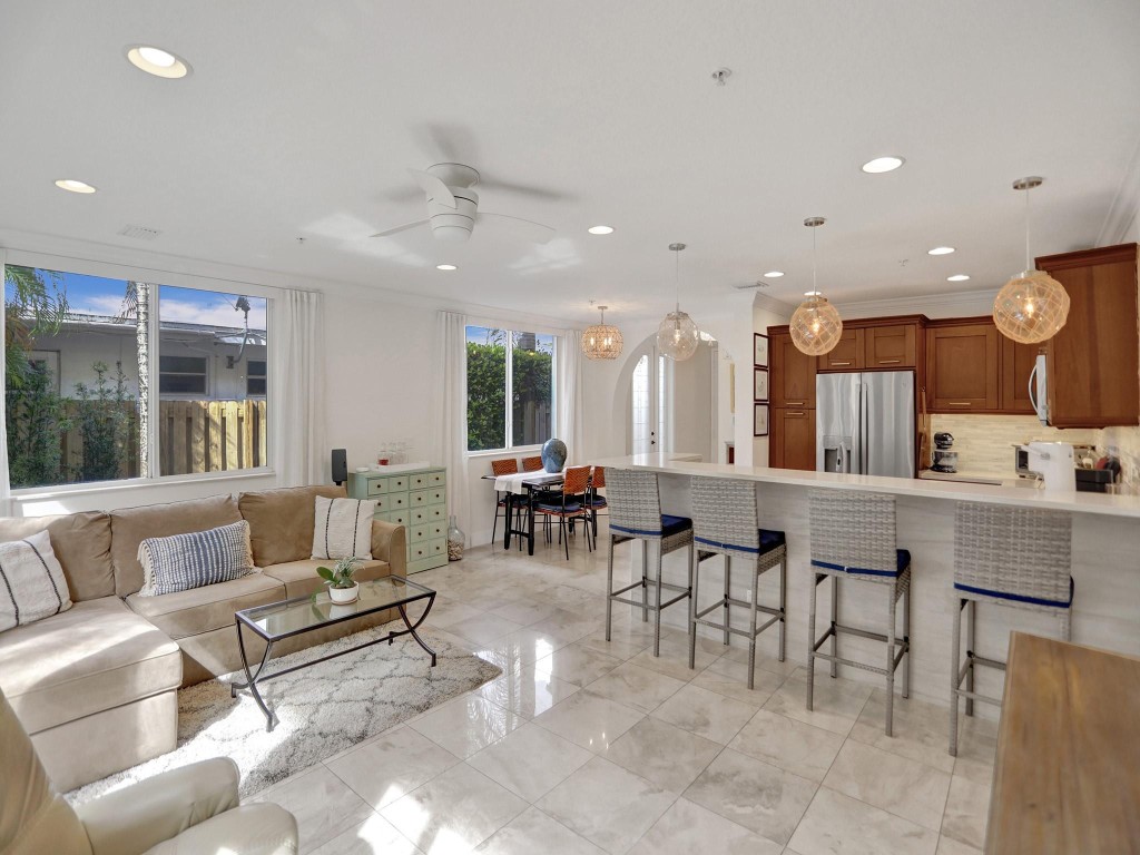 2610 NE 11th Ct 2610