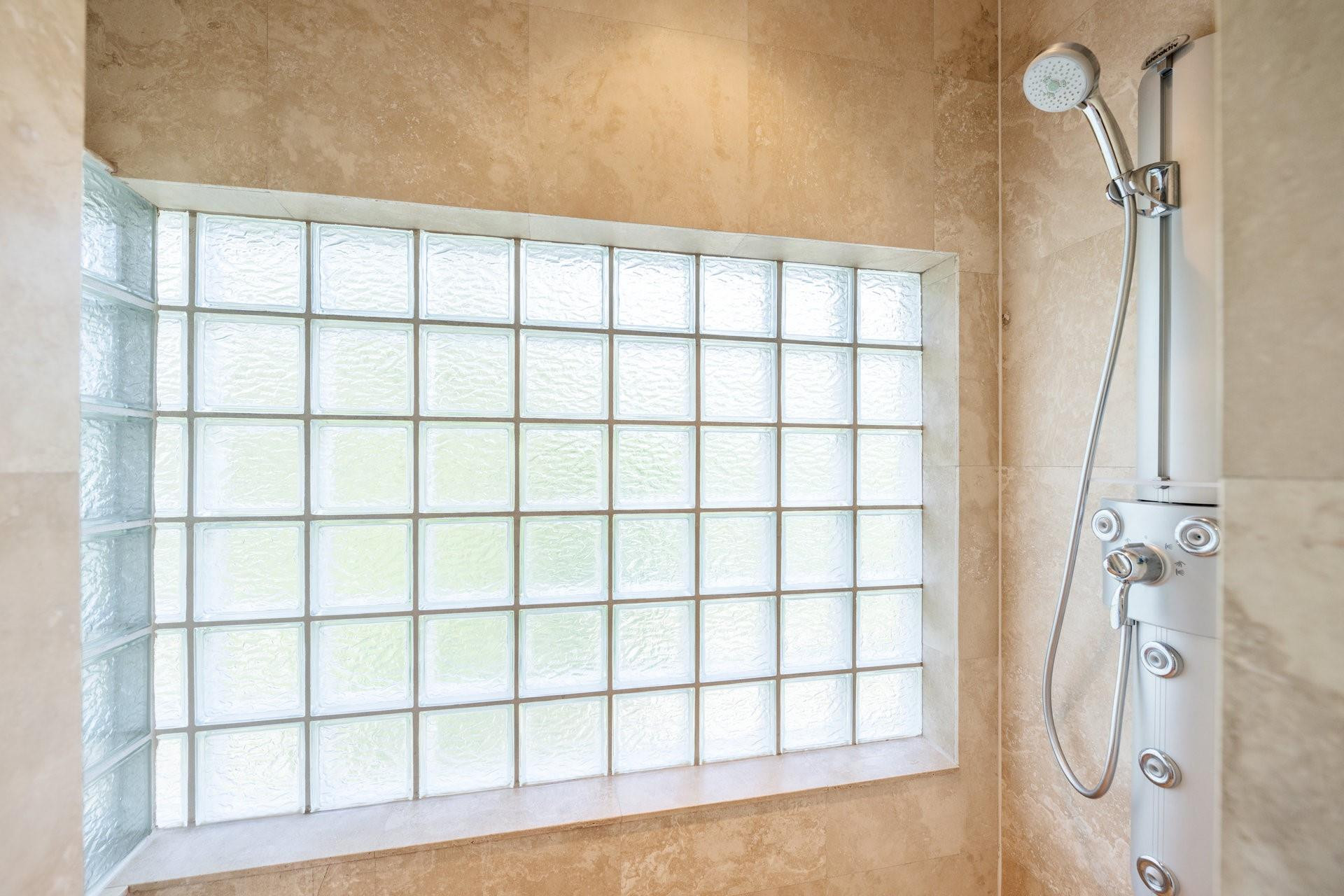 1421 Bayview Dr 1421