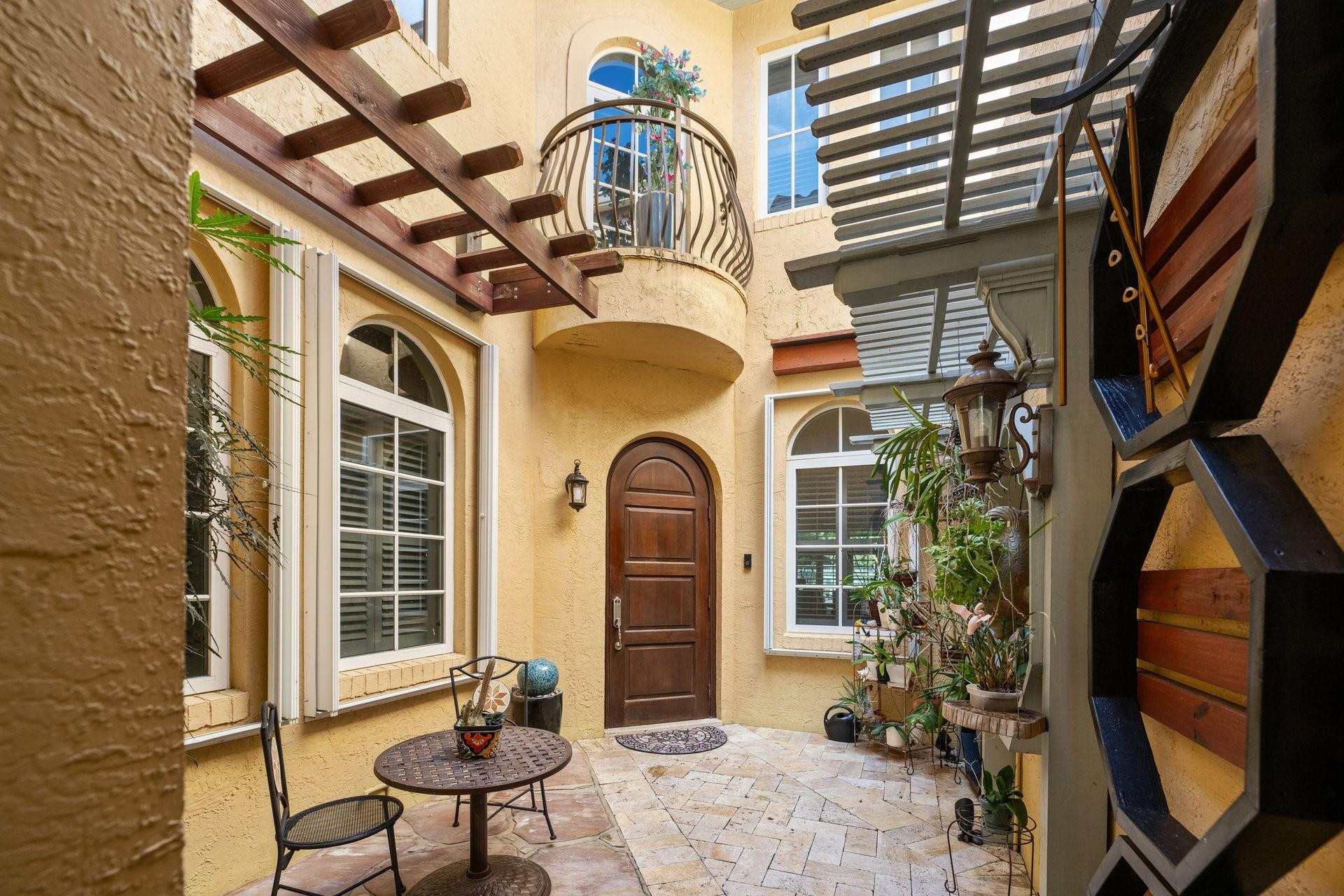 1421 Bayview Dr 1421