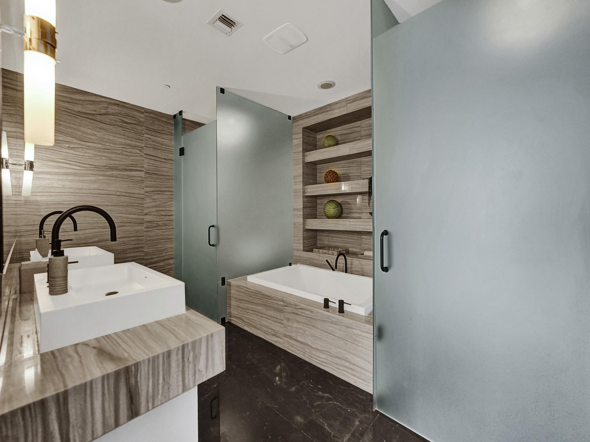 2200 N Ocean Blvd N903