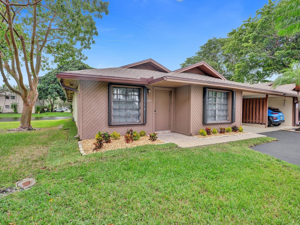 3747 E Valley Green Dr