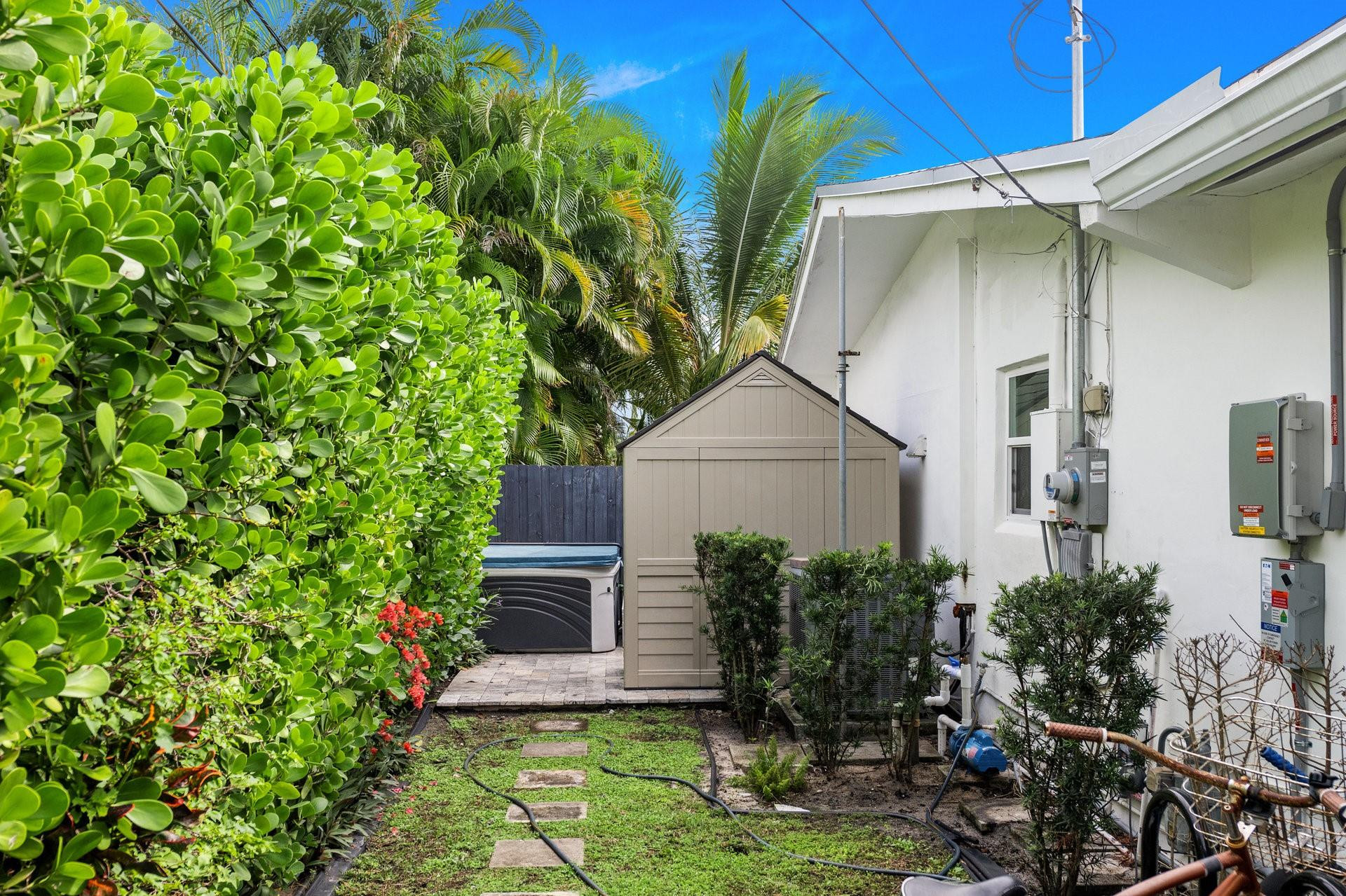 2095 NE 55th Street