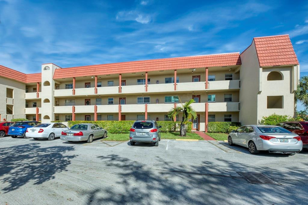 3001 E Sunrise Lakes Dr 112