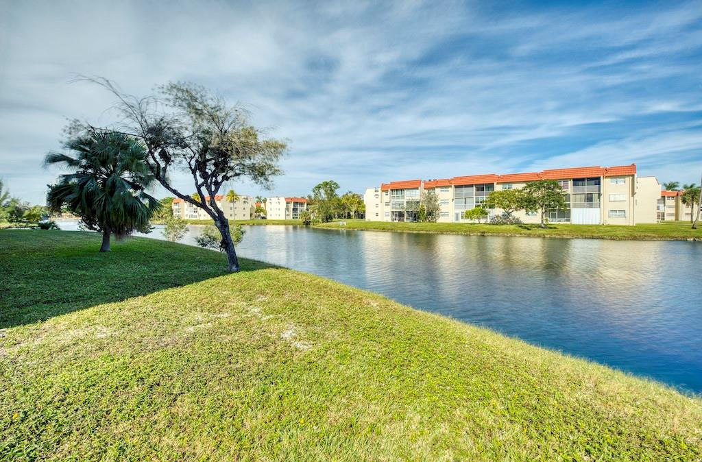 3001 E Sunrise Lakes Dr 112