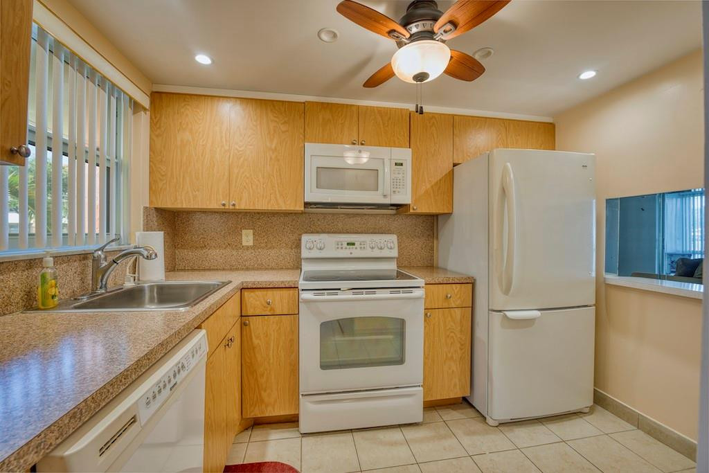 3001 E Sunrise Lakes Dr 112