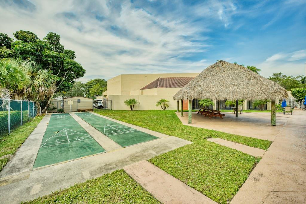 3001 E Sunrise Lakes Dr 112