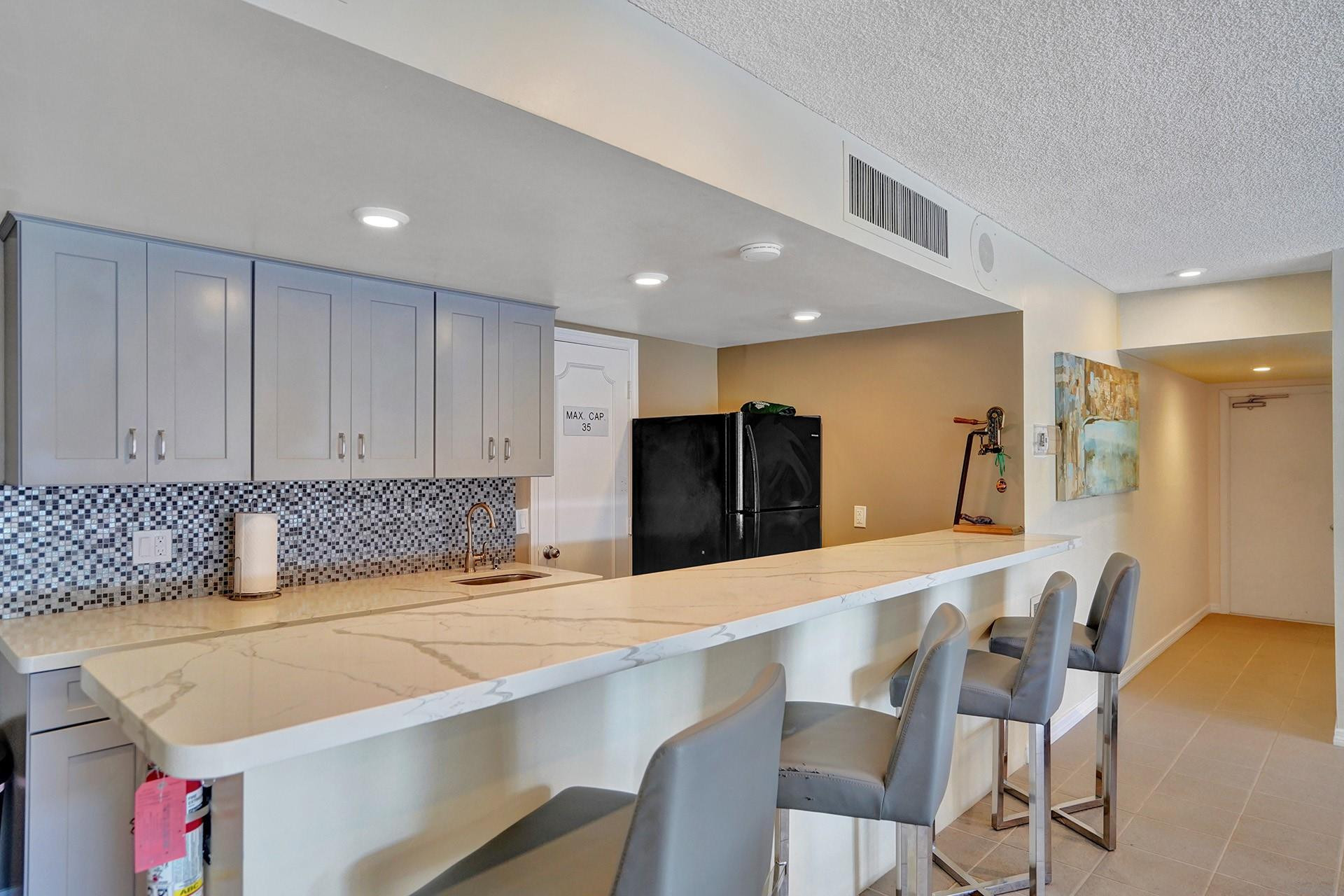 3050 NE 47th Ct 106
