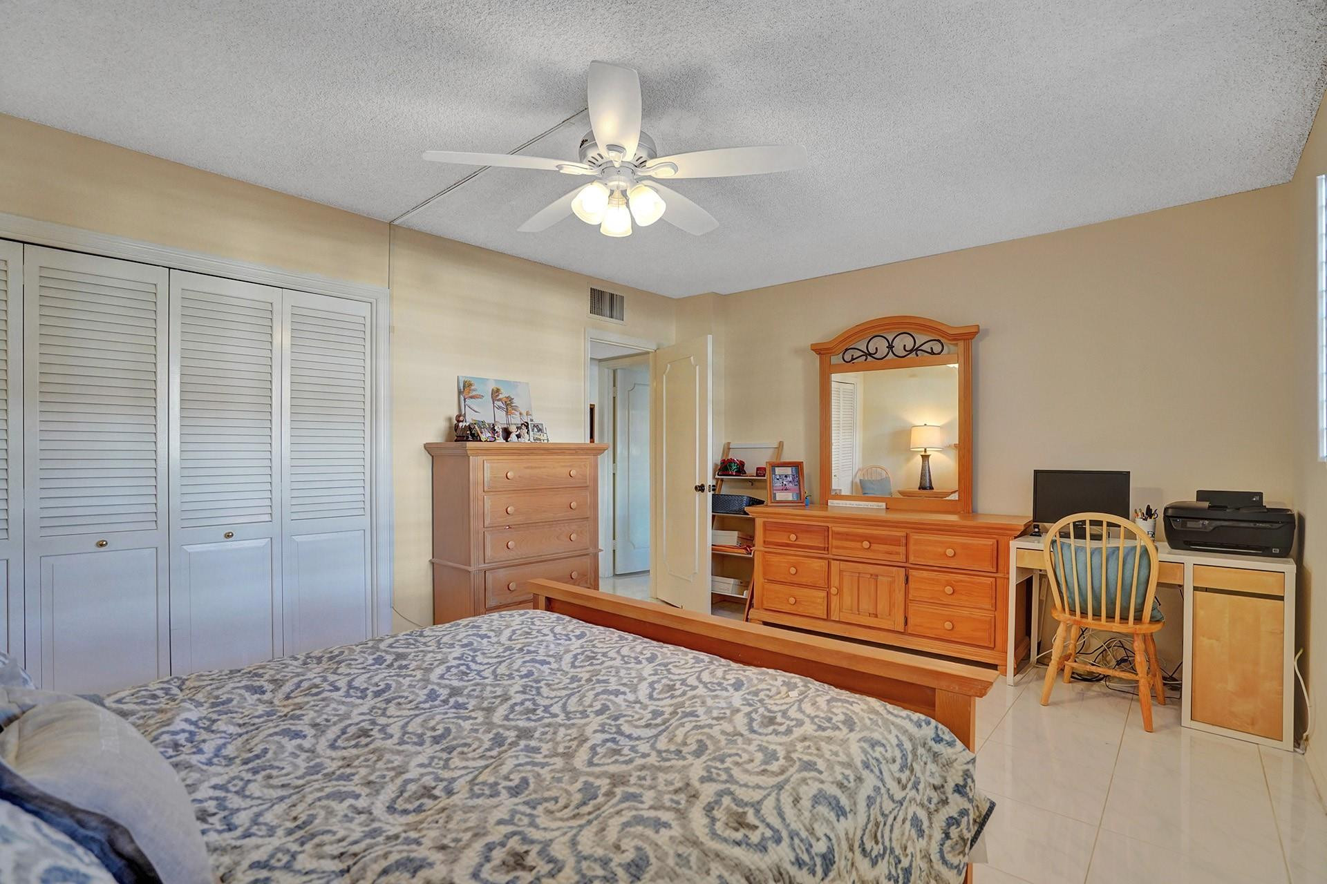 3050 NE 47th Ct 106