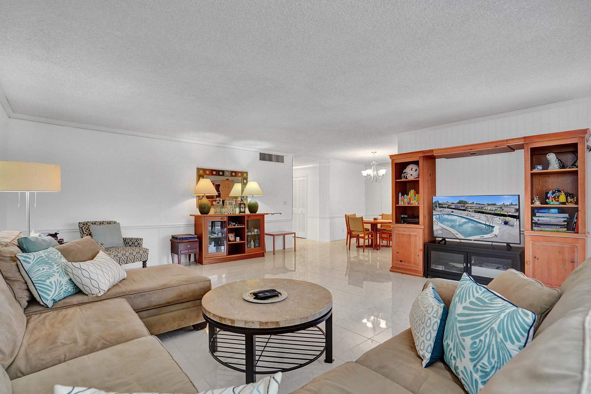 3050 NE 47th Ct 106