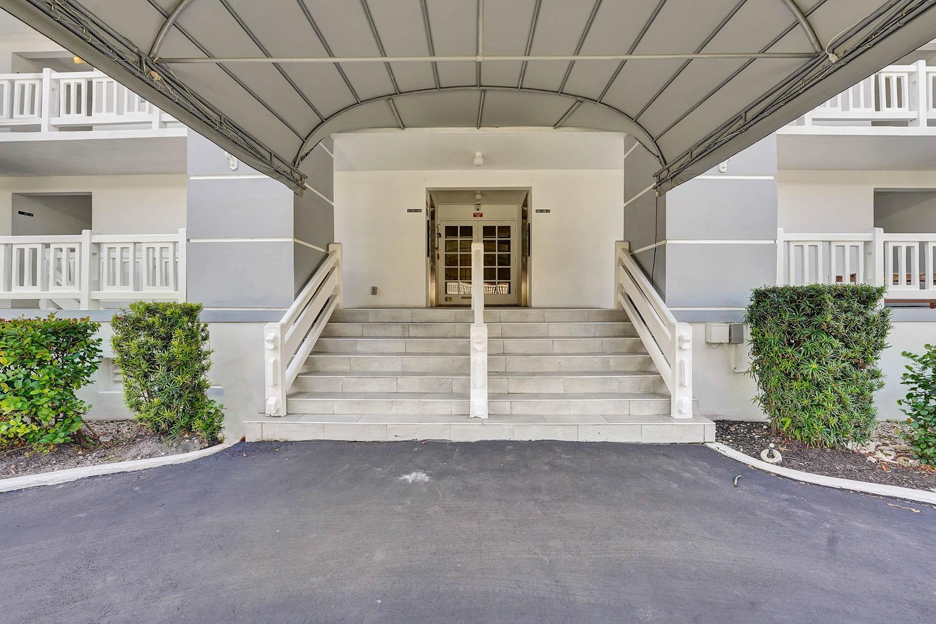 3050 NE 47th Ct 106