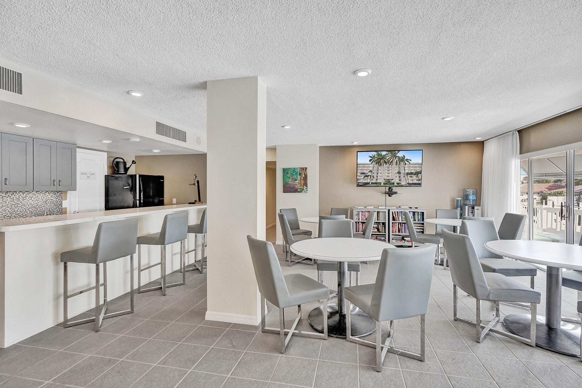 3050 NE 47th Ct 106
