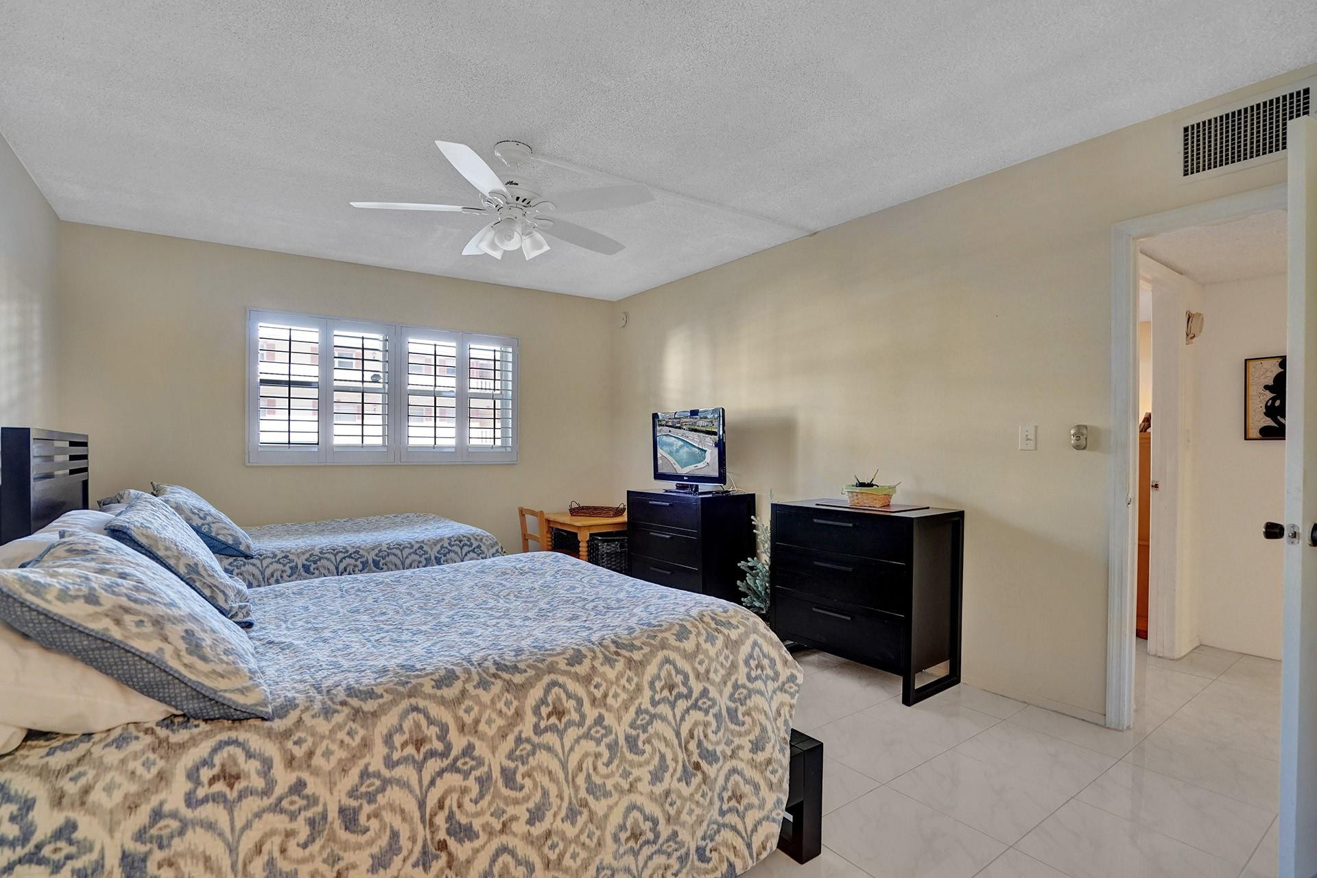 3050 NE 47th Ct 106