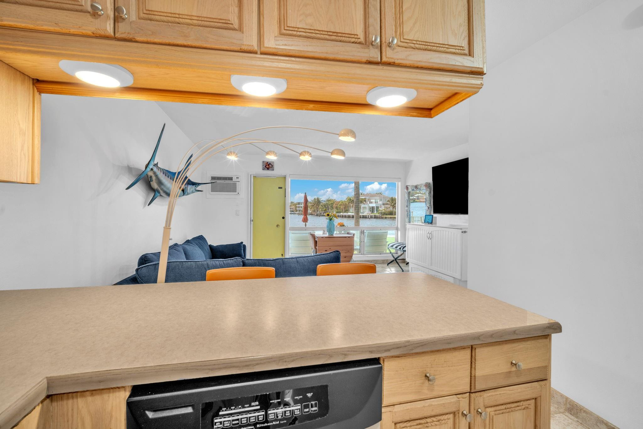 1105 S Riverside Dr 106