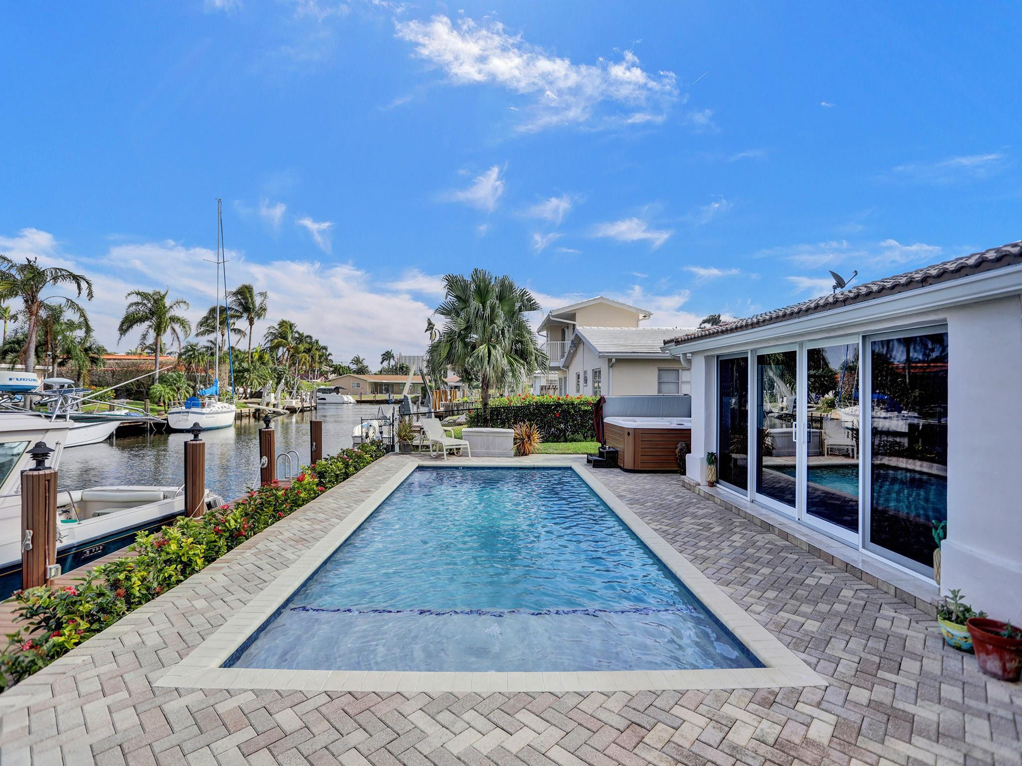 2641 NE 9th Court