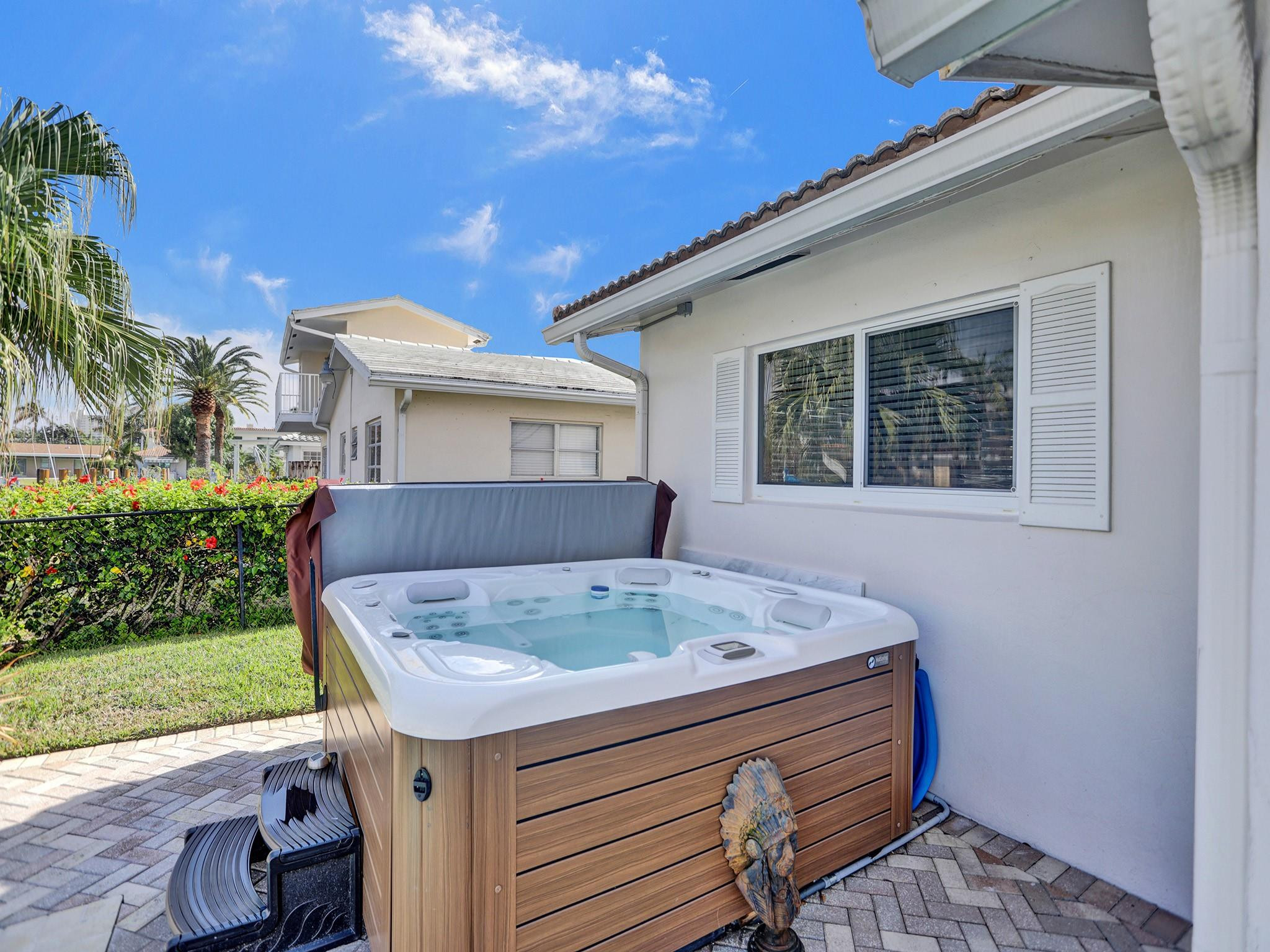 2641 NE 9th Court