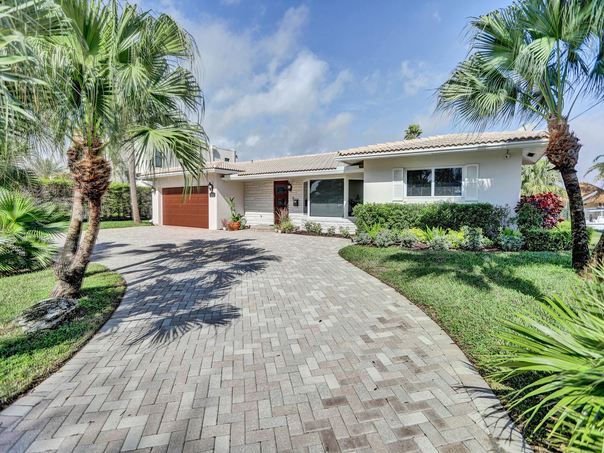 2641 NE 9th Court