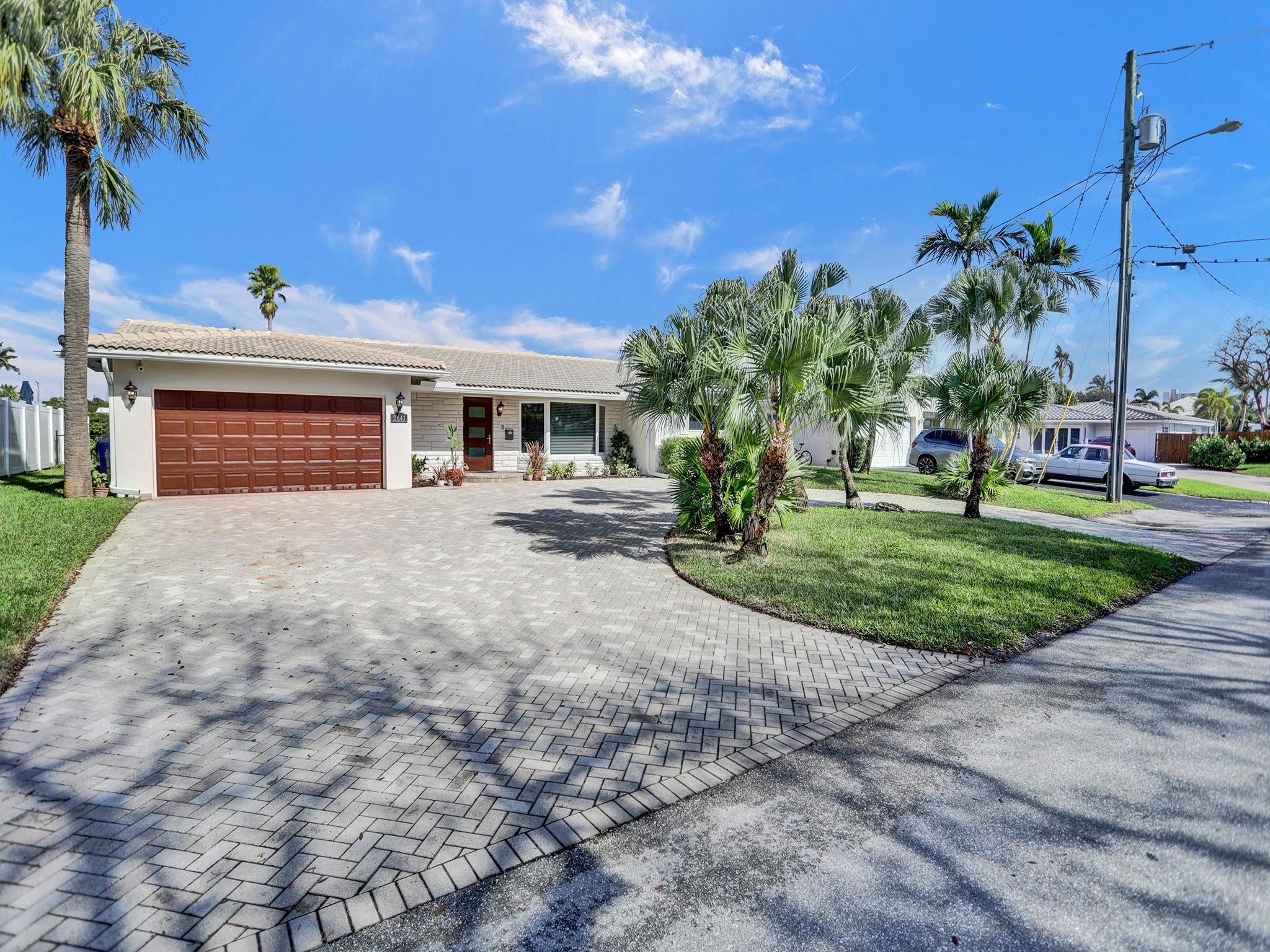 2641 NE 9th Court