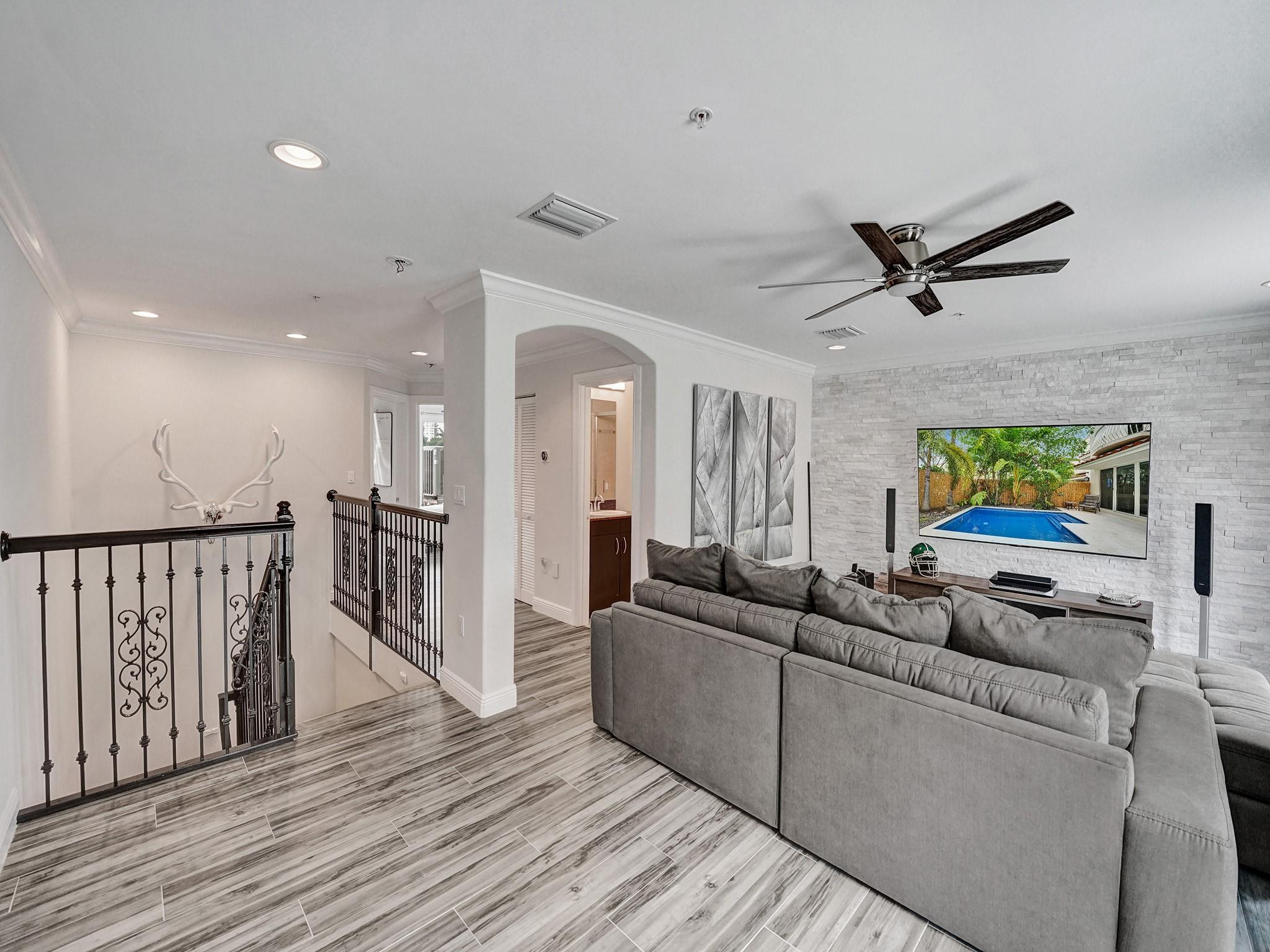 1364 Bayview Drive 1364