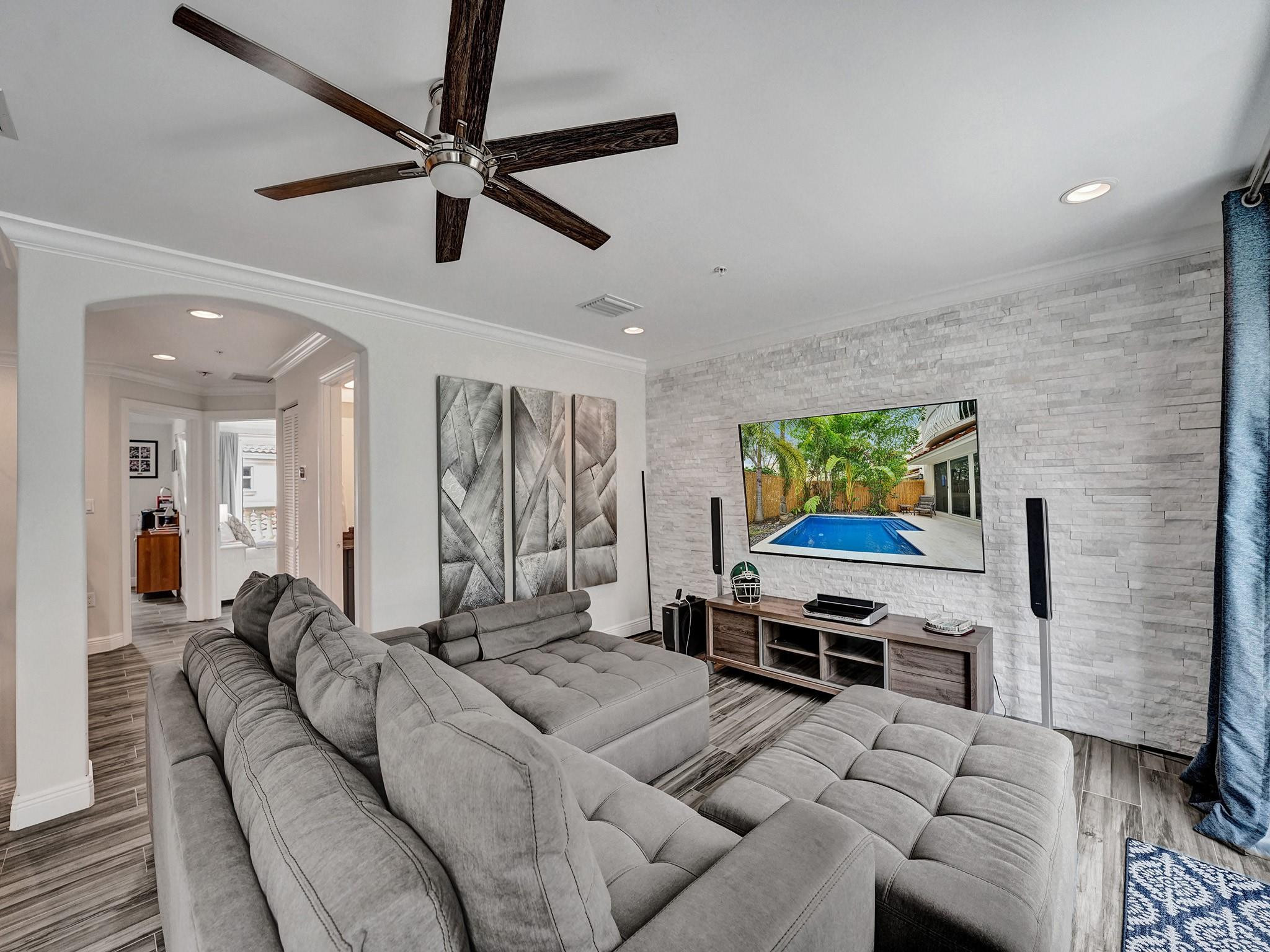 1364 Bayview Drive 1364