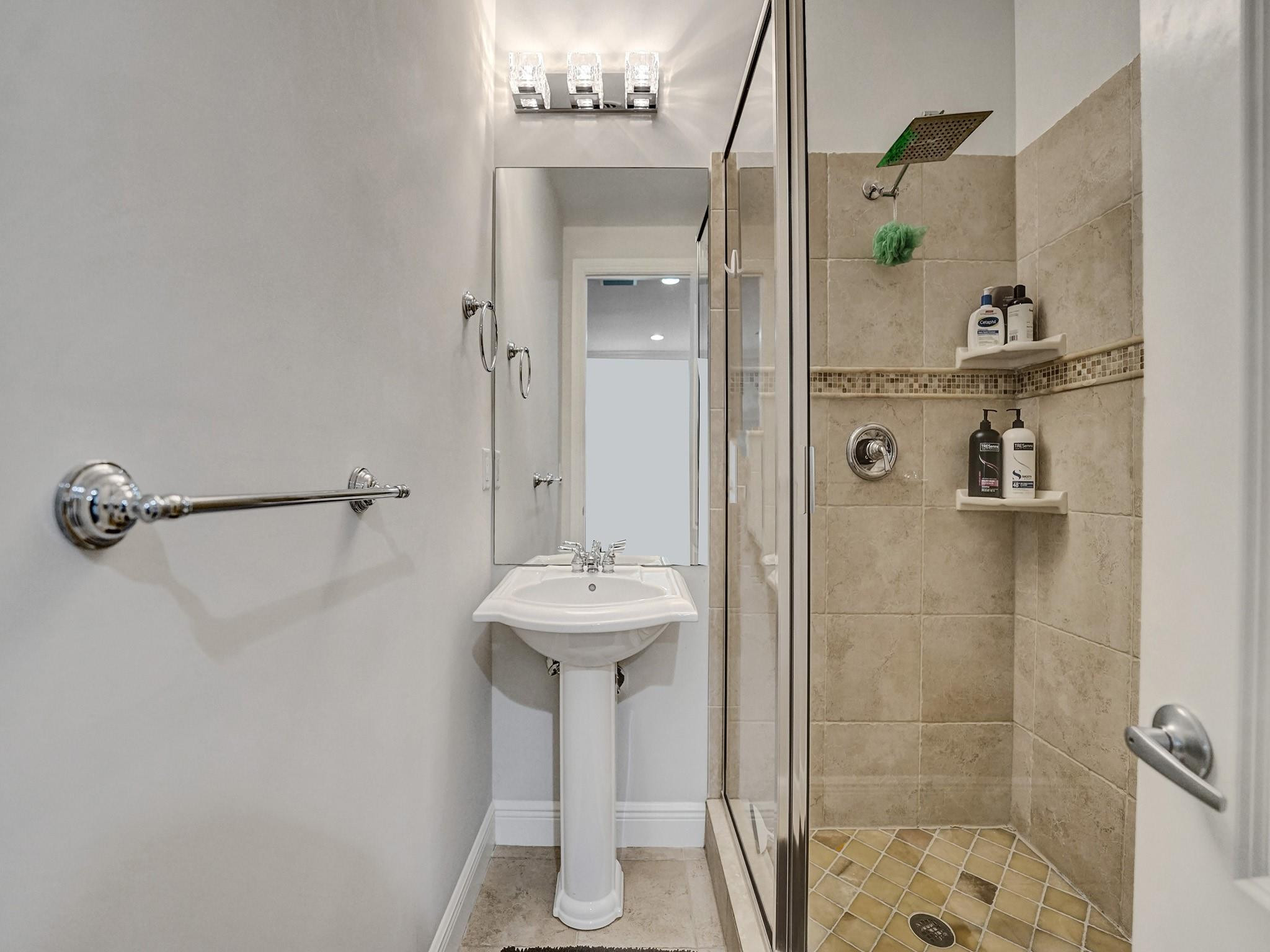 1364 Bayview Drive 1364