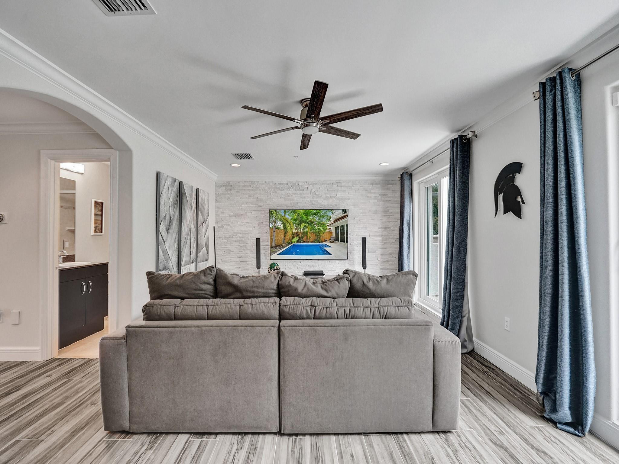 1364 Bayview Drive 1364