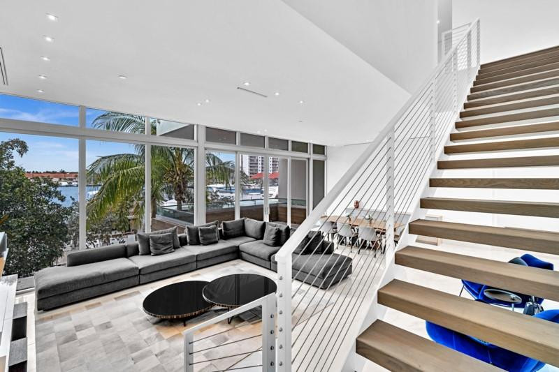 3750 Yacht Club Dr TH5