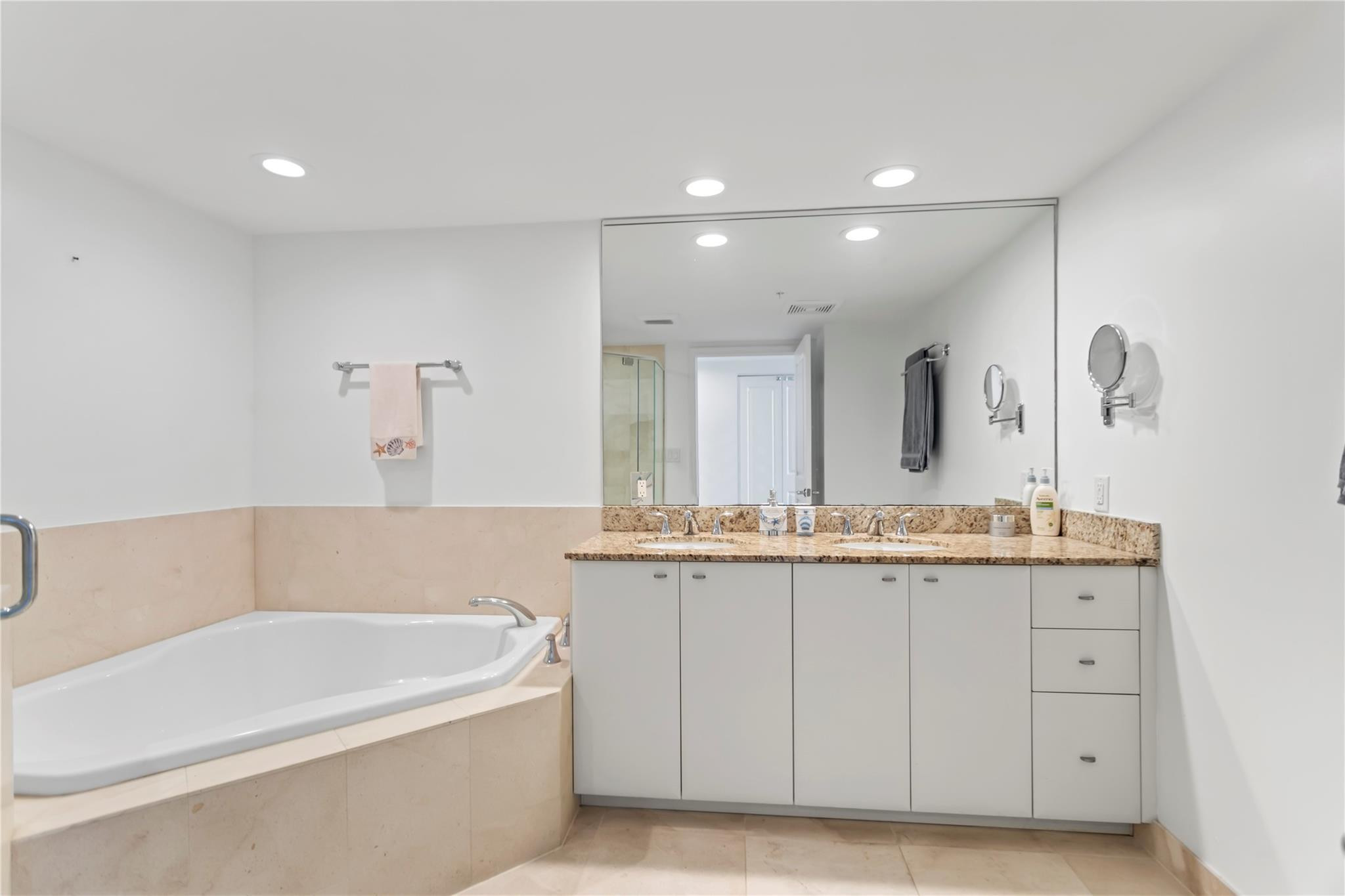 600 W Las Olas Blvd 1602