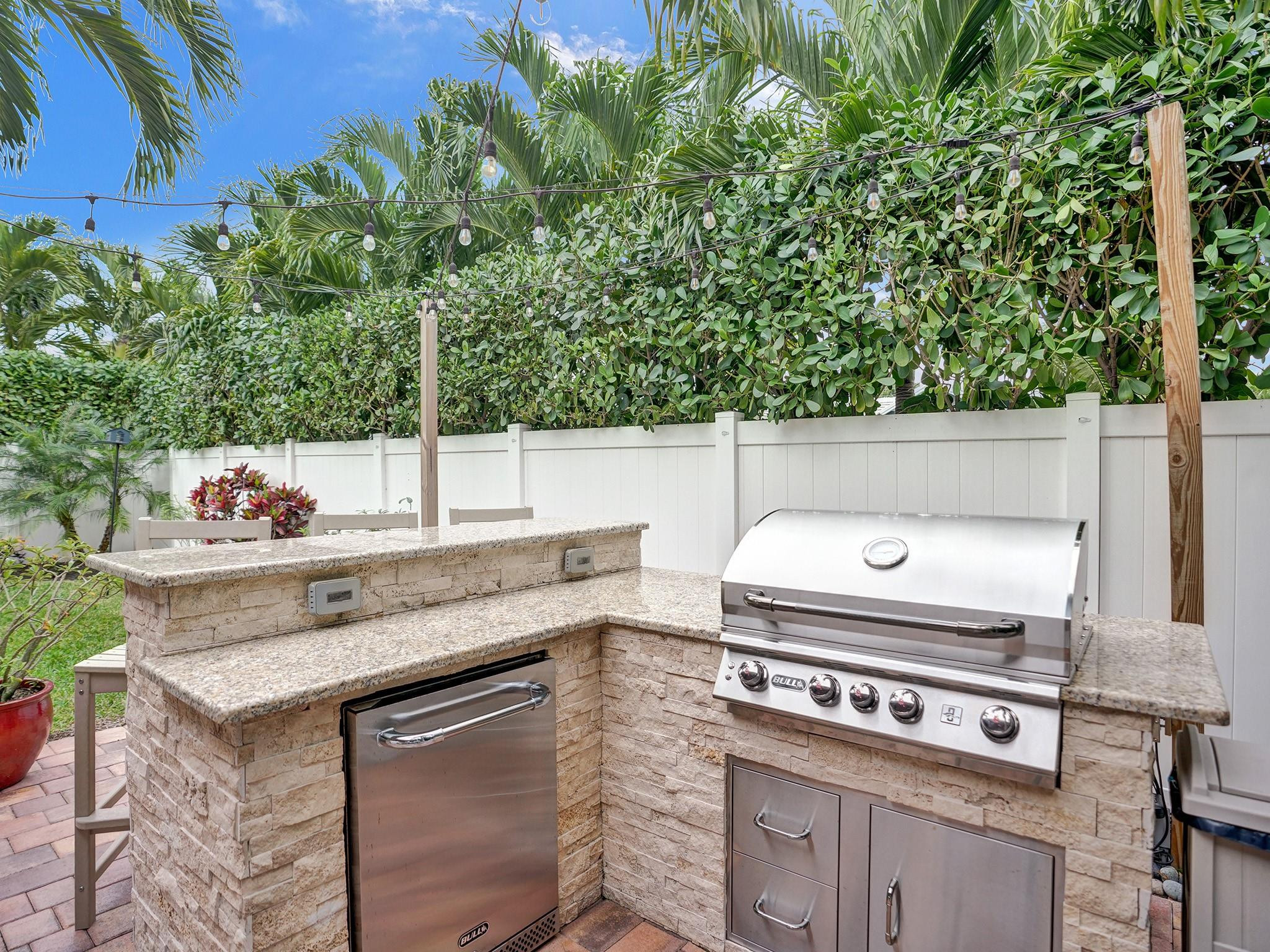 5701 NE 19th Ter