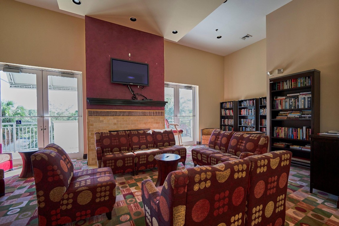 2625 NE 14th Ave 101