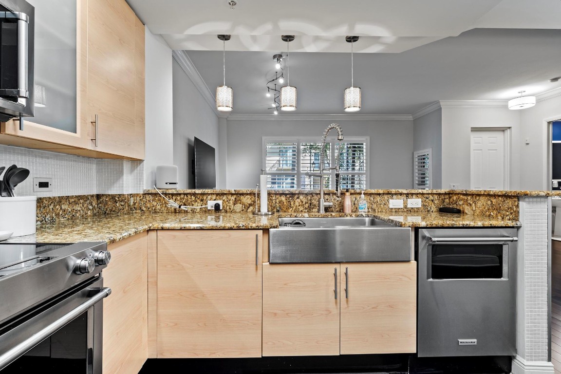 2625 NE 14th Ave 101