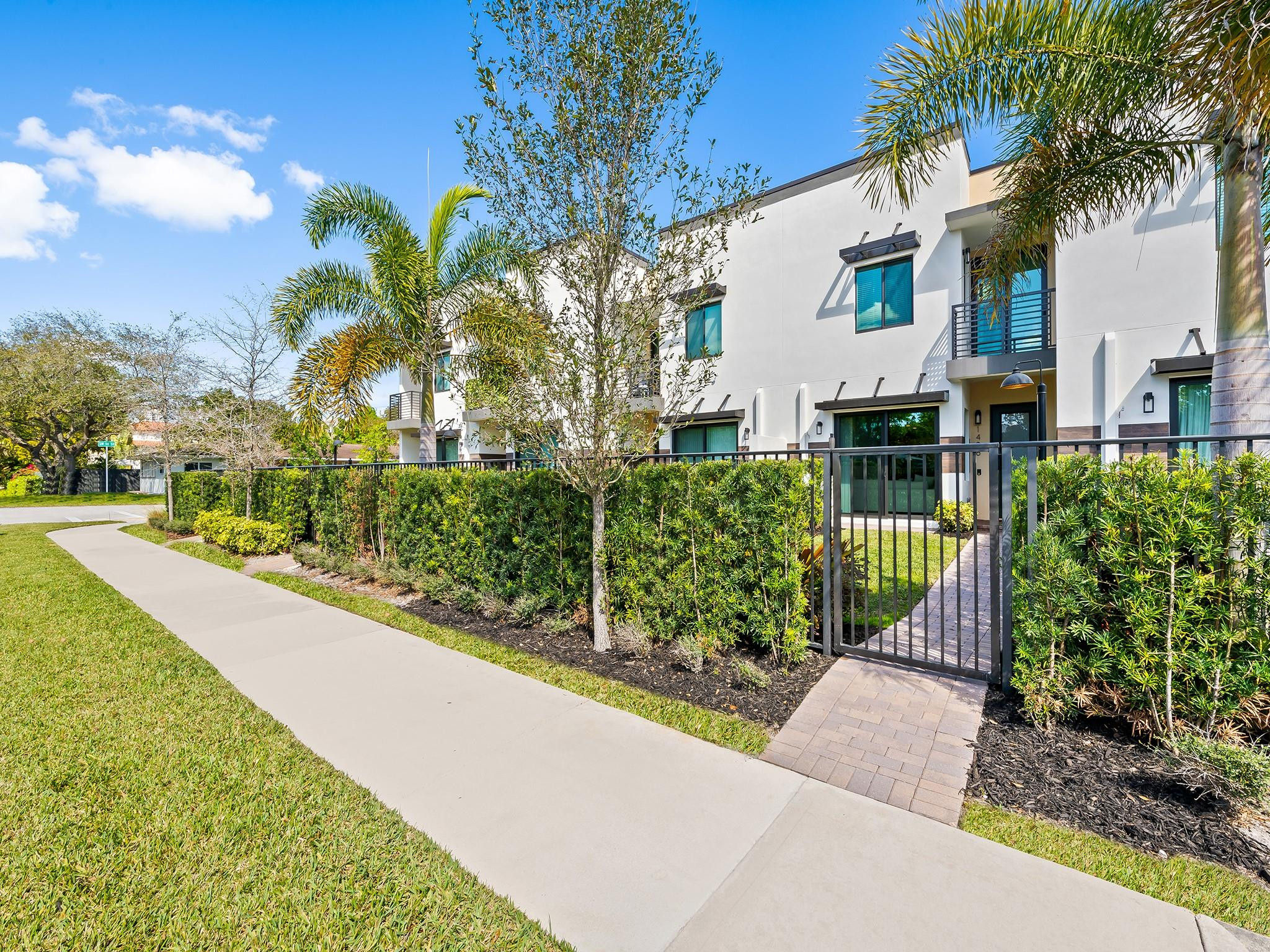 1406 SW 4th Ave 1406