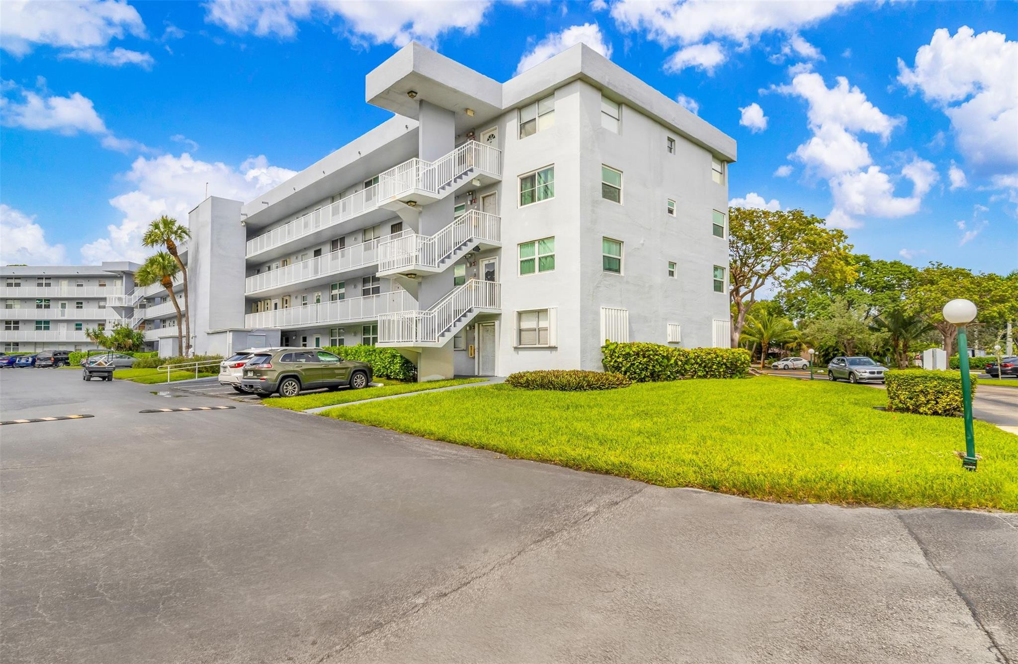 121 Royal Park Drive 3H, Oakland Park Unit: 3H