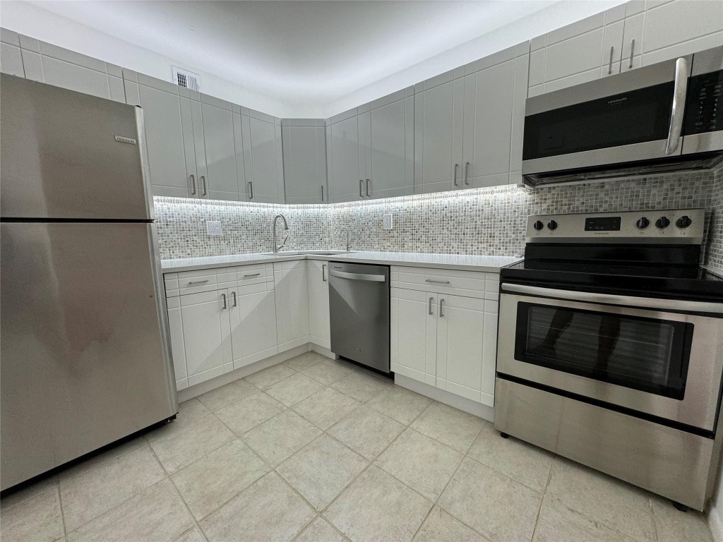 124 NE 19th Court 205B, Wilton Manors Unit: 205B
