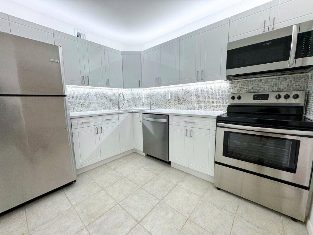 124 NE 19th Court 205B, Wilton Manors Unit: 205B